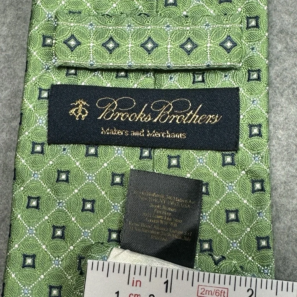 Brooks Brothers Green Silk Geometric Tie Classic Neat‎ Pattern 58x3.4in